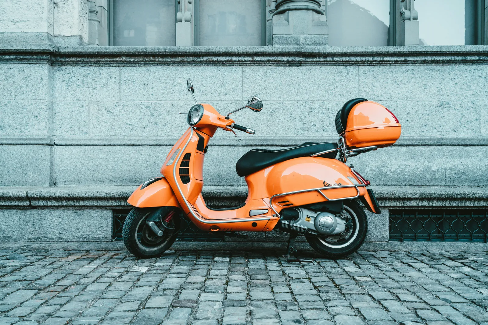 SIZZAPP GPS tracker for a scooter